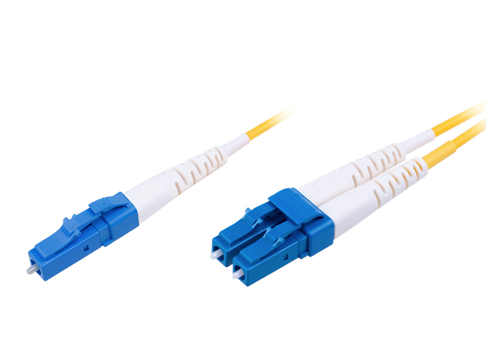 Foto Conectores y adaptadores de fibra óptica para múltiples aplicaciones.